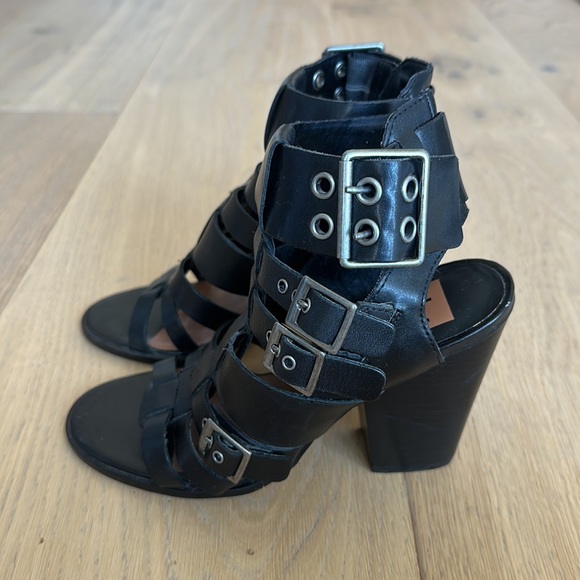 Dolce Vita Paityn Leather Sandals - Picture 6 of 9